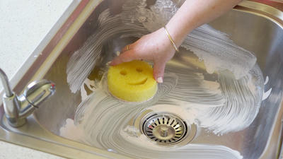 How to Deep Clean Your Kitchen Sink in 5 Easy Steps